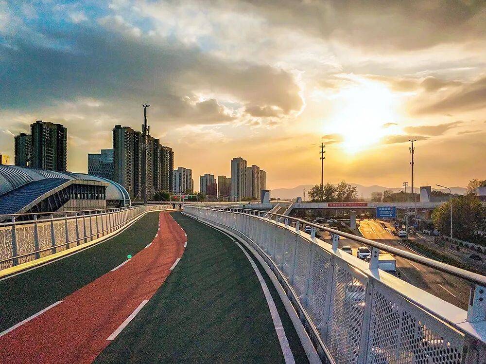 场景营造已进入「共情20」阶段！九游会J9入口吸引Z世代：城市(图20)